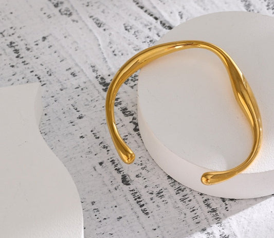 Minimalist Gold Bangle