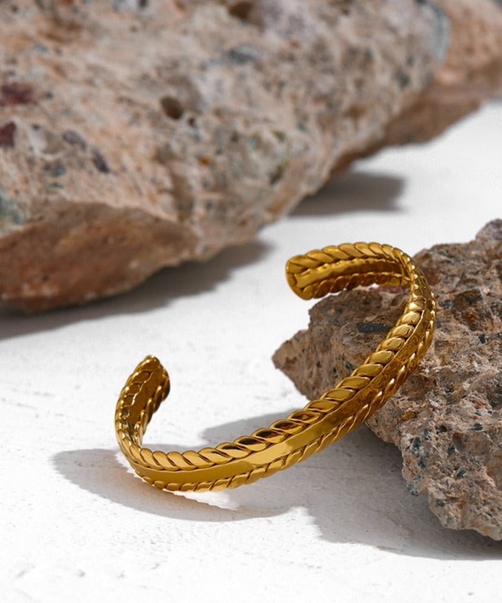 Minimalist Leaf Cuff